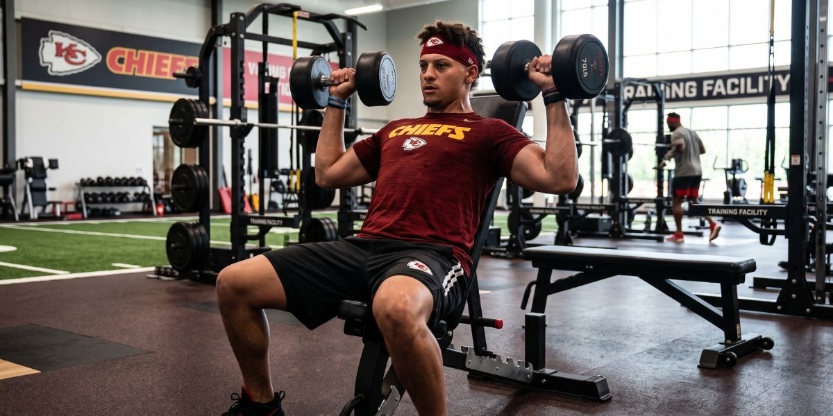 Patrick Mahomes working out